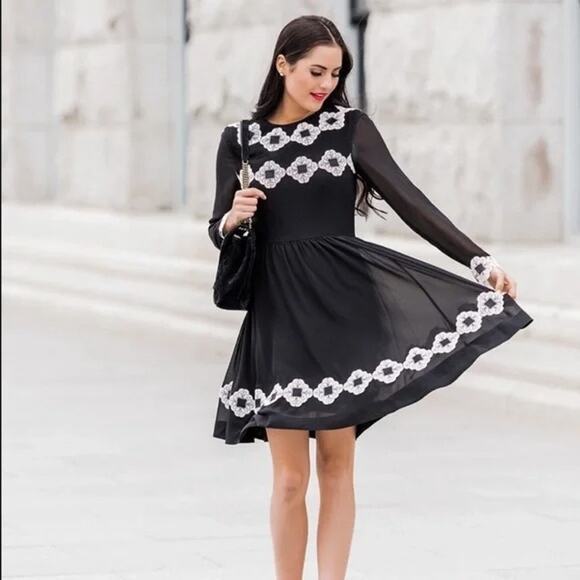 Ted Baker London AVIANAH Applique midi skater dress Lace Trim Fit Flare 1 USA 4 - Picture 1 of 16